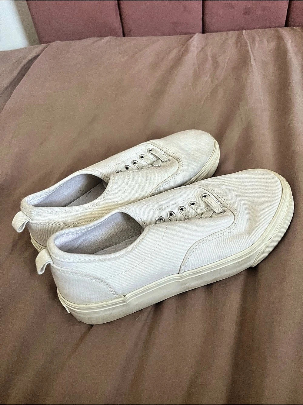 Old Navy Canvas Lace-Up Sneakers White